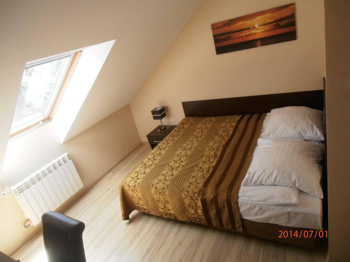 Kleines Zweibettzimmer